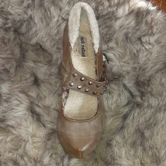 Shoes - Picture 2 of 8